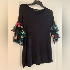 Kim & Cami Embroidered Floral Mesh Sleeve Top